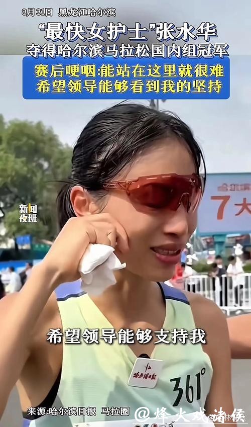 张水华在酒桌前腼腆甚至社恐，与所有人都格格不入：我不太会说话