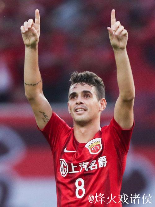 奥斯卡宣布34岁退役,告别效力8年的上海海港 奥斯卡宣布34岁退役,告别效力8年的上海海港