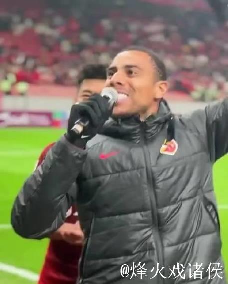 奥斯卡宣布34岁退役,告别效力8年的上海海港 奥斯卡宣布34岁退役,告别效力8年的上海海港